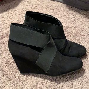 Cute black suede booties!